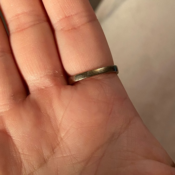 Cross over ring - Picture 2 of 4